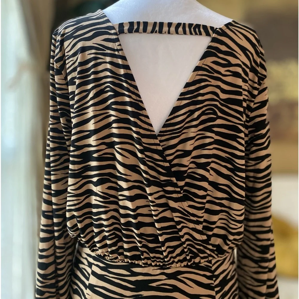 🆕 LOFT Dress in Black/Tan Zebra Pattern, Size 6 - Picture 6 of 12